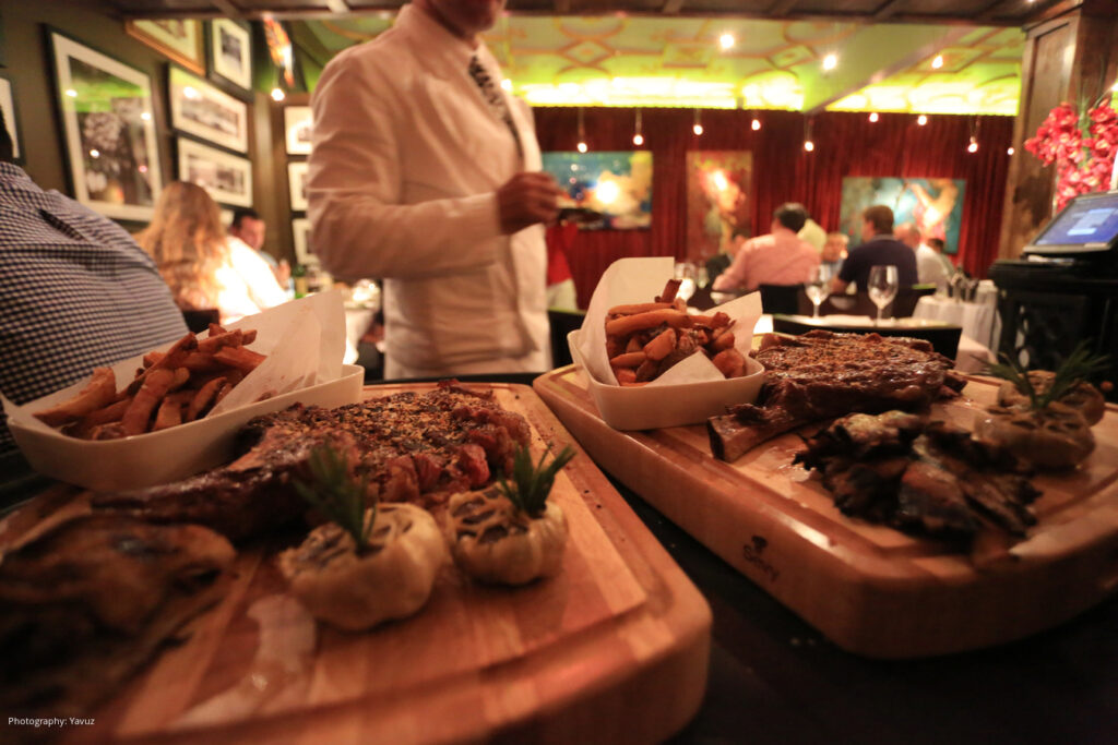 la-queue-de-ceval-steakhouse-dest-apr2013-002