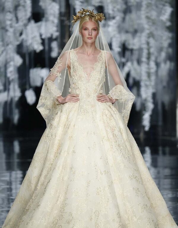 yolancris-wedding-dresses-ss16-barcelona-02-e1635905443857