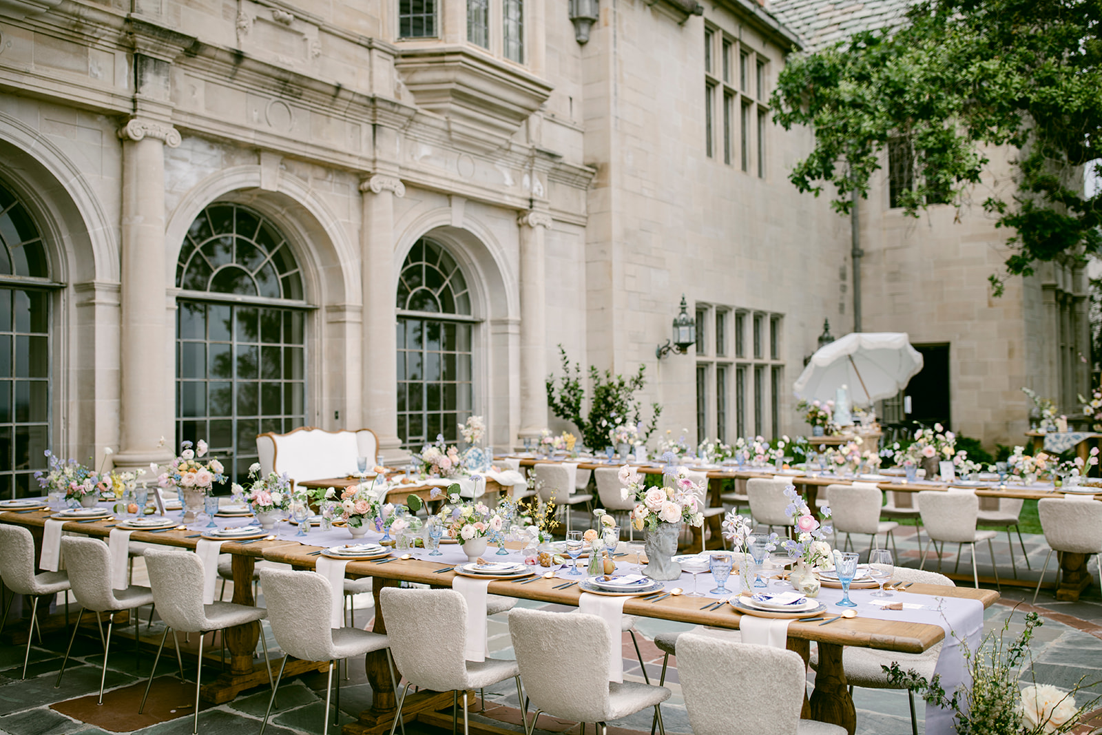 Manna-Sun-Events-Plat-202520230525-24 Blue and White Tables