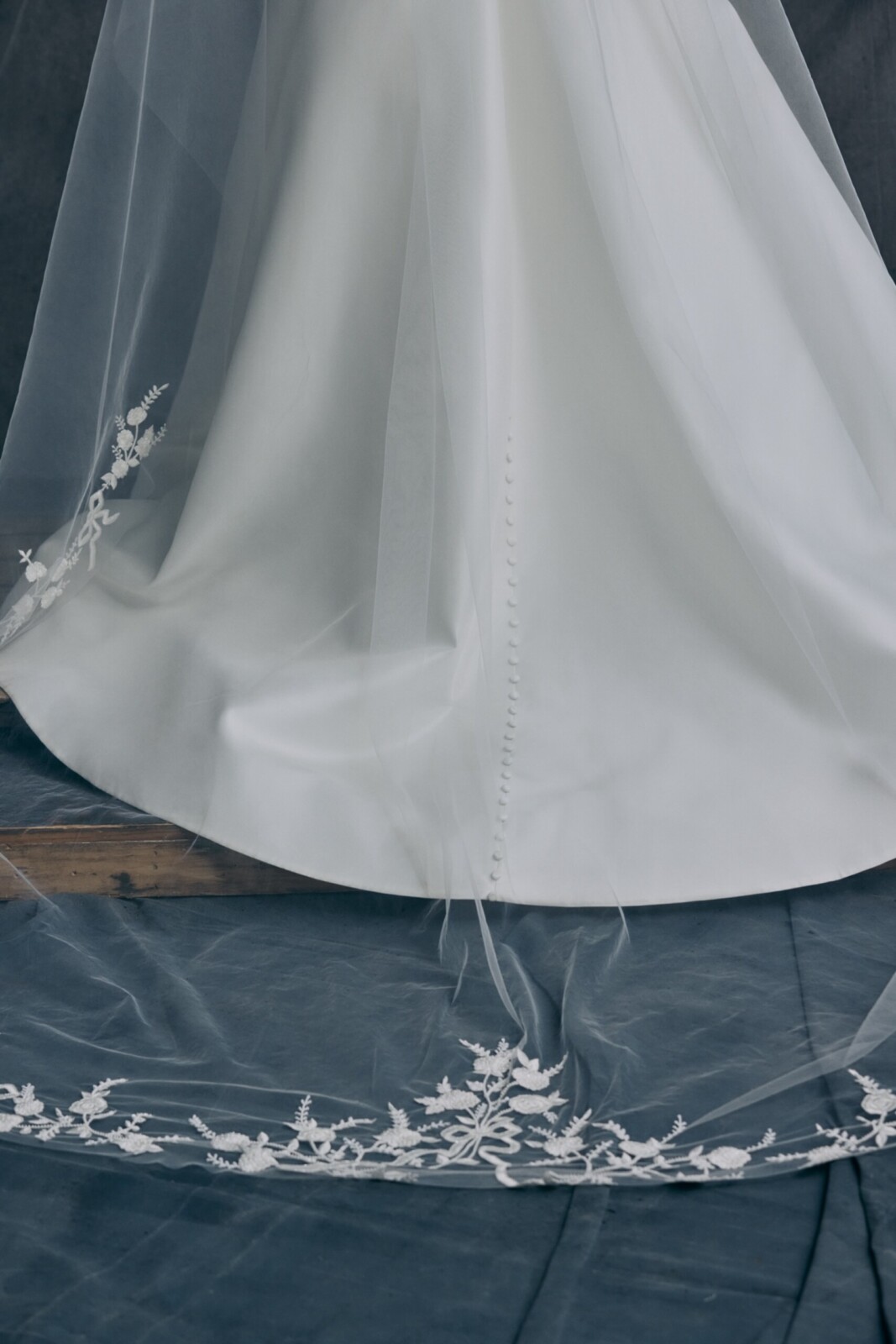 verite-veil-anne-barge-wedding-dress-6