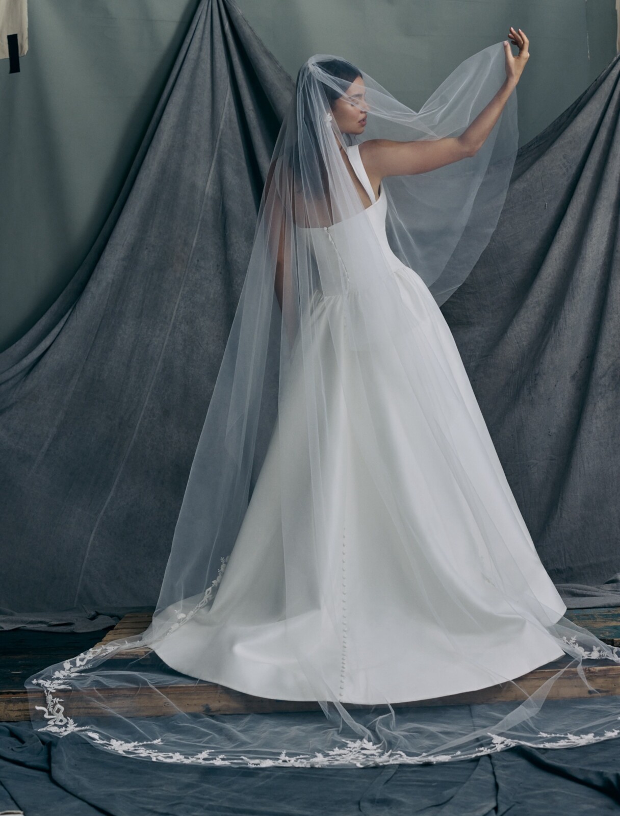 verite-veilanne-barge-wedding-dress-14