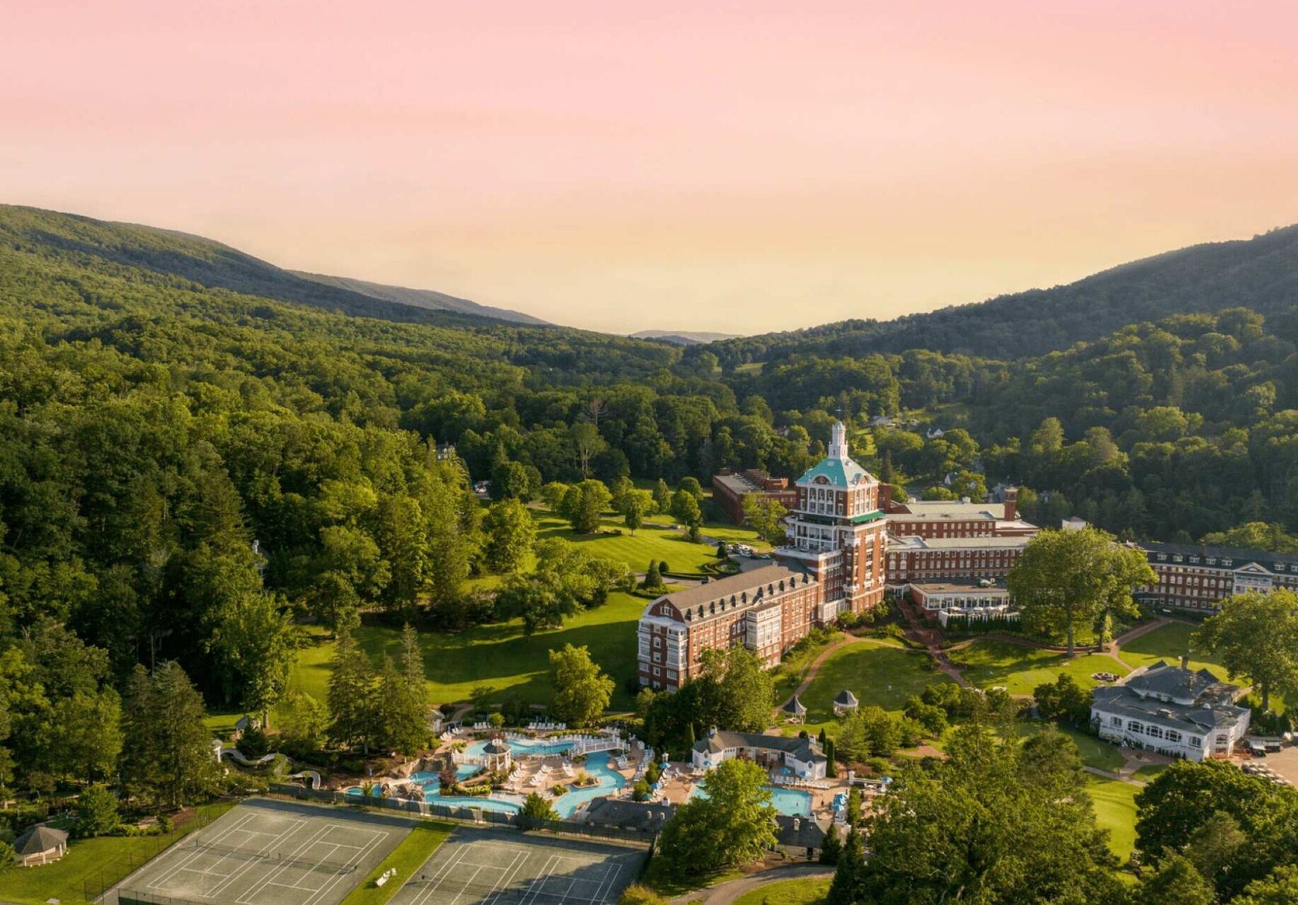 omni-homestead-resort-exteriors-202506090033