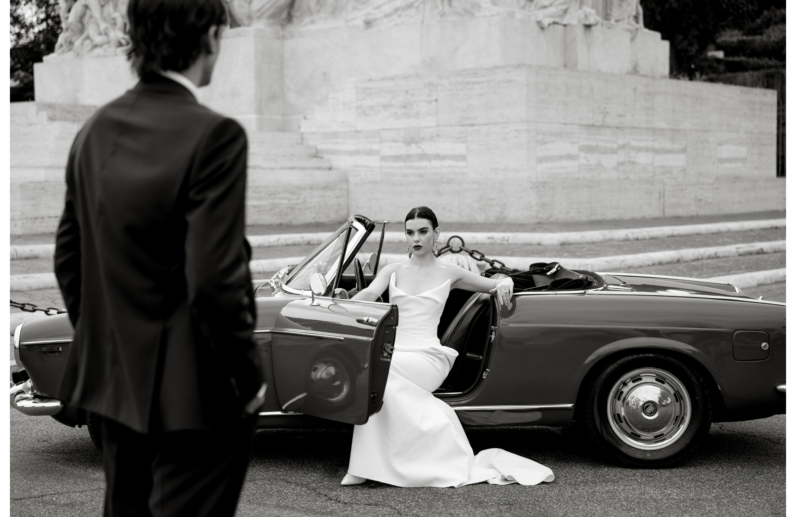 bride and groom with vintage Fiat