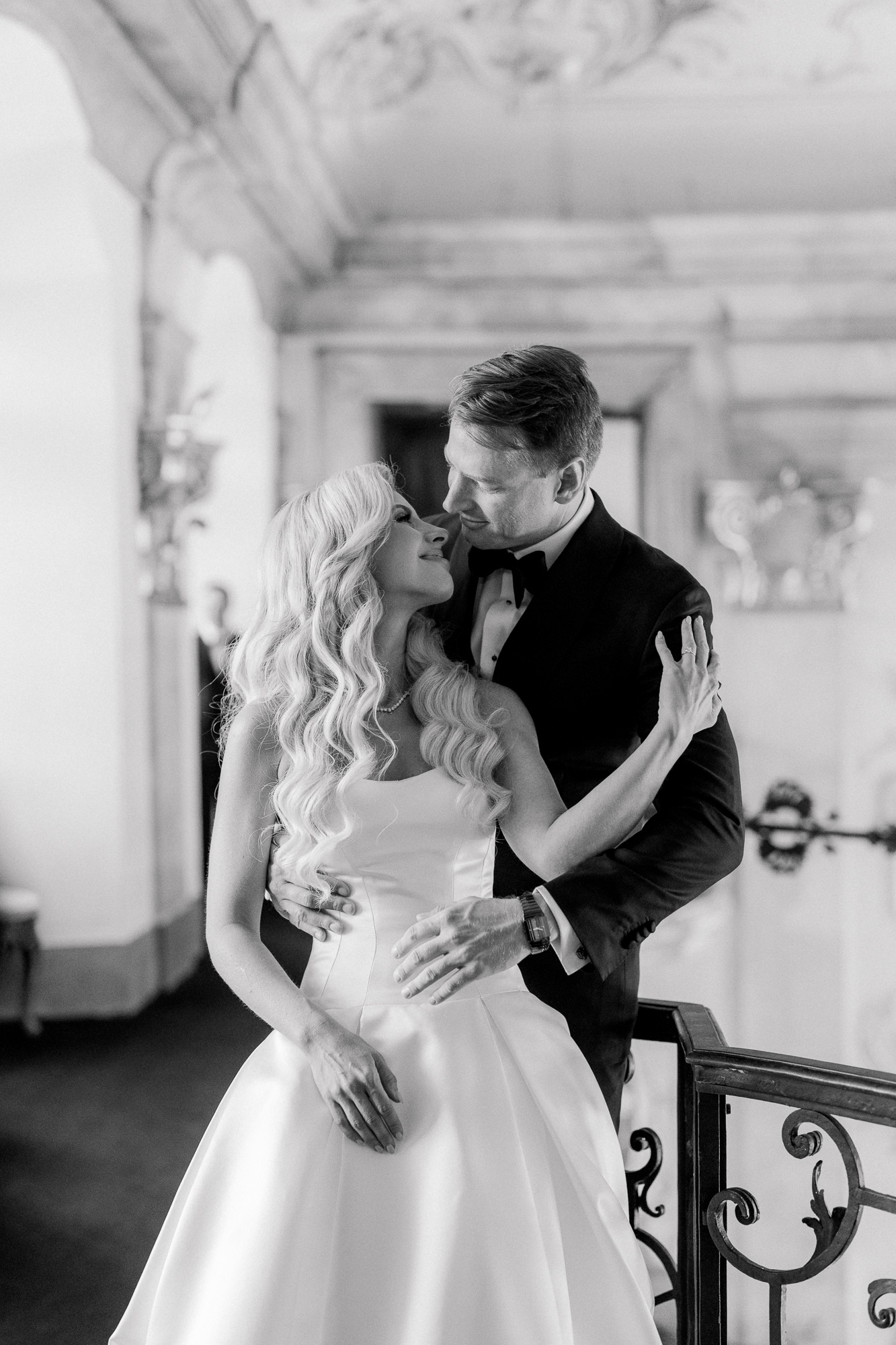 schloss-leopoldskron-wedding-salzburg-62 black and white portrait of bride and groom at Schloss Leopoldskron