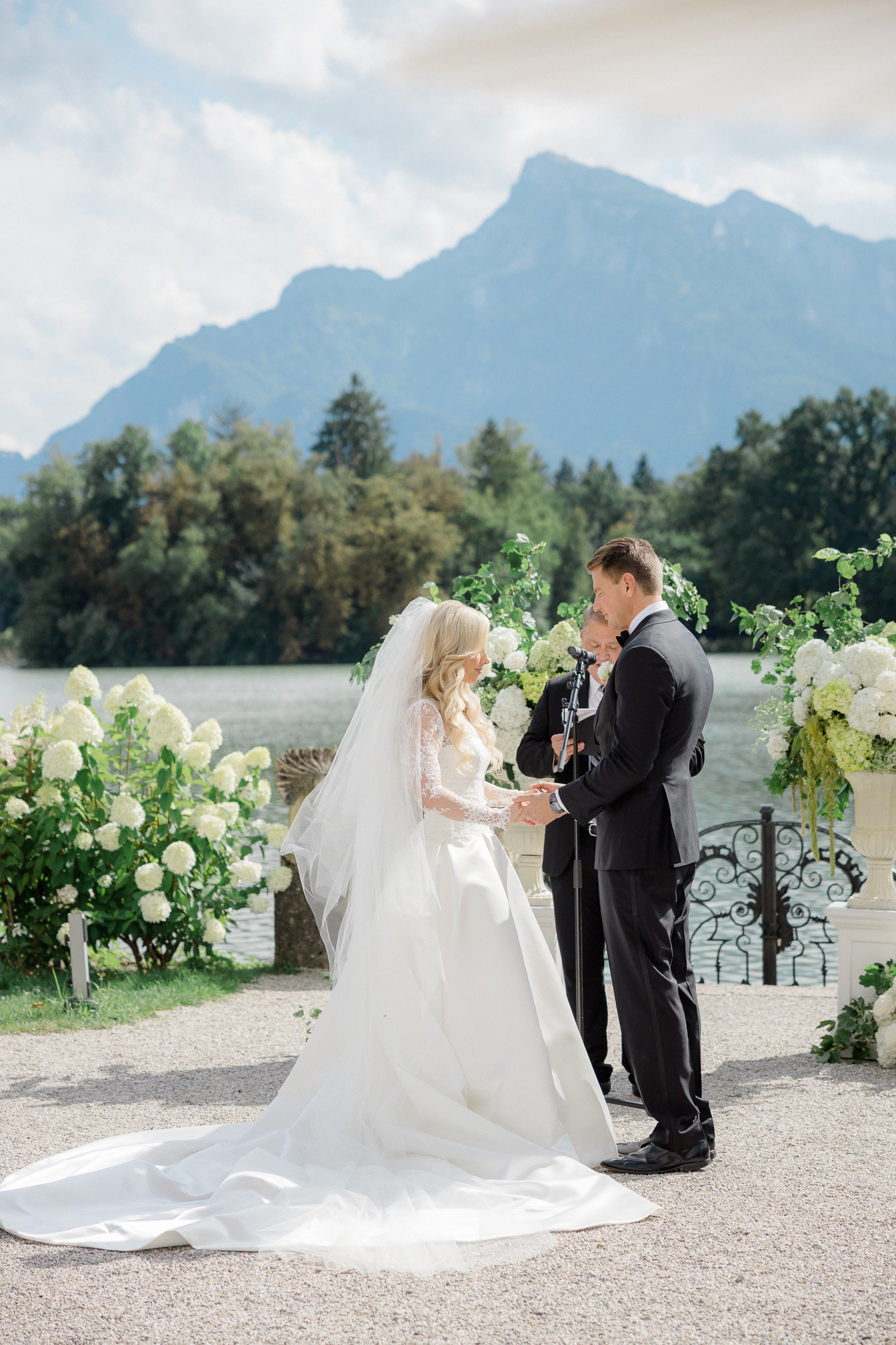 schloss-leopoldskron-wedding-salzburg-73 outdoor wedding ceremony by lake at Schloss Leopoldskron